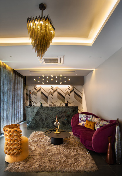 Chic sitting room design with chandelier - Beautiful Homes