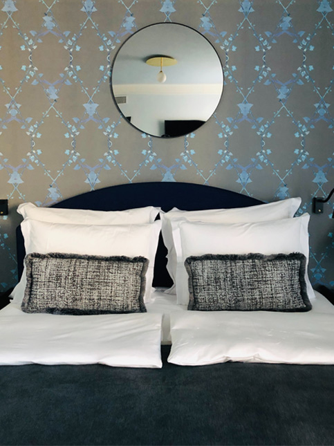 Simple & small bedroom mirror design for an elegant bedroom interior – Beautiful Homes