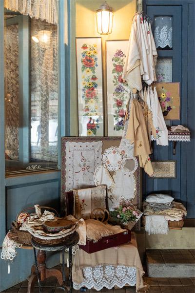 Retro decorative corner – Beautiful Homes