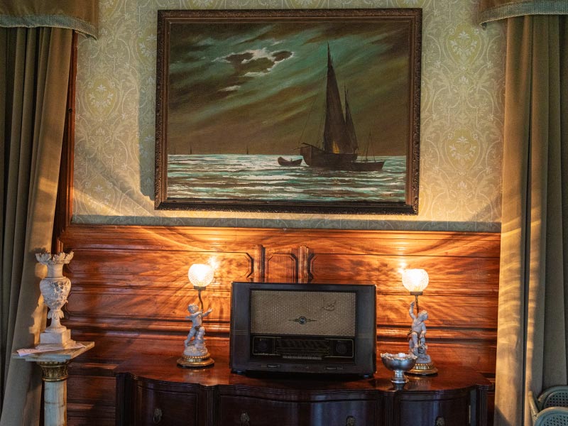 Retro wall painting – Beautiful Homes