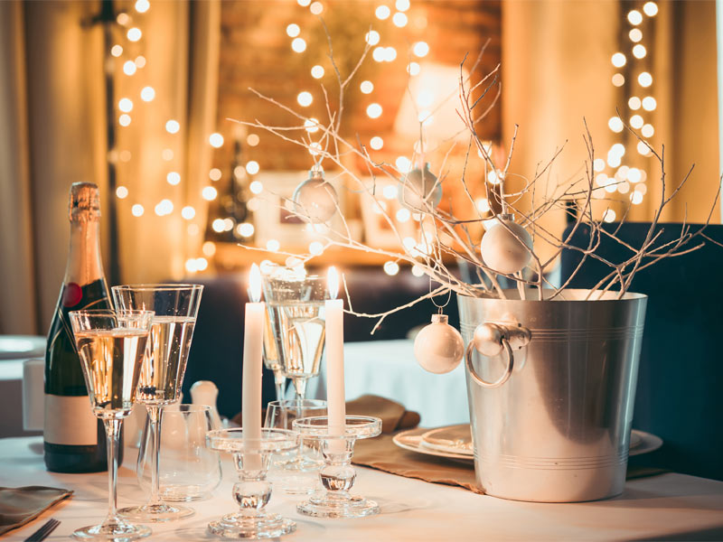 Sparkles, alcohol and light bring a New Year’s Eve house party together - Beautiful Homes