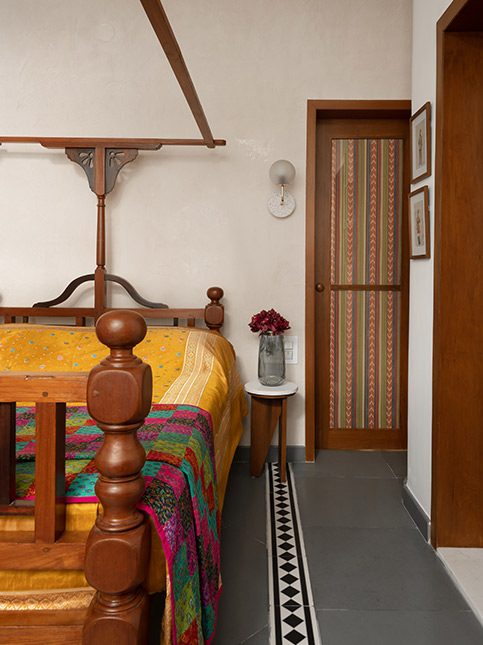 Wooden bed design for bedroom– Beautiful Homes