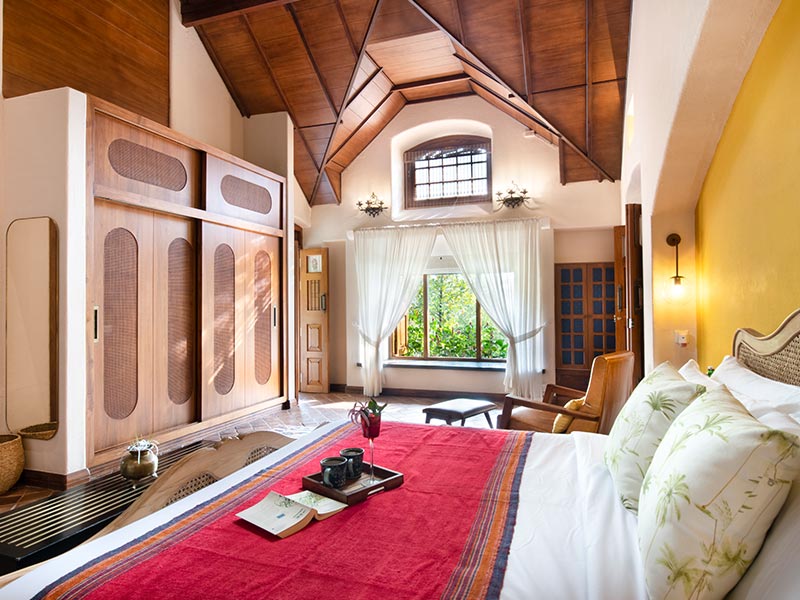 Rustic Wooden Roof In Bedroom - Beautiful Homes