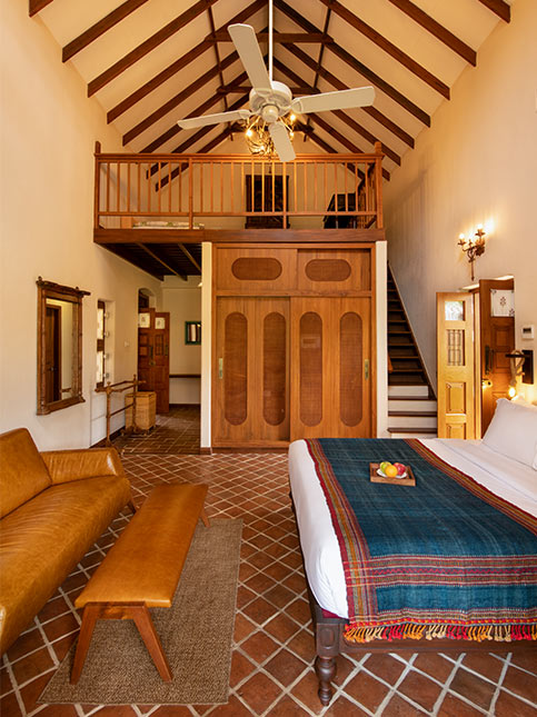 Brown Wood Detailing In Bedroom - Beautiful Homes