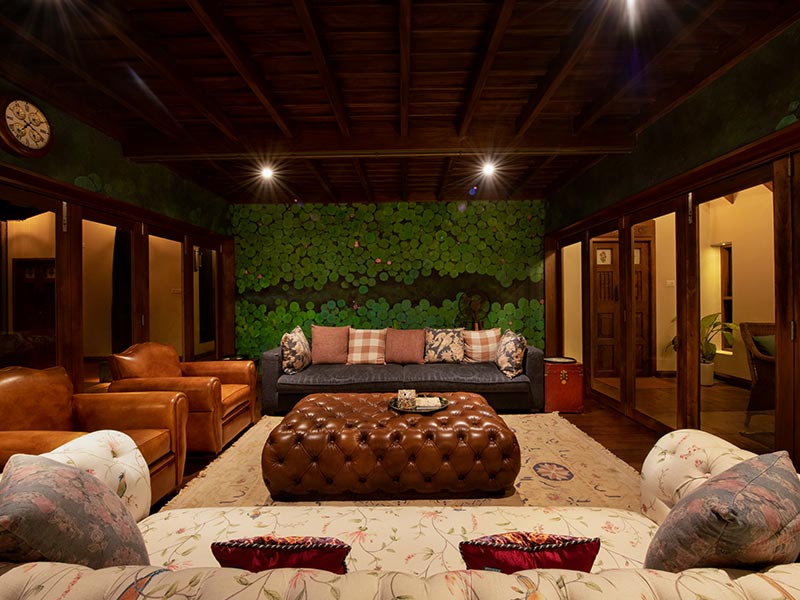 Elegant Dark Brown Ceiling In Sitting Room - Beautiful Homes