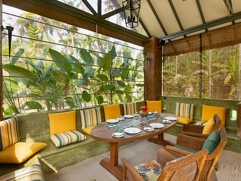 Dining Area With Large Seating - Beautiful Homes