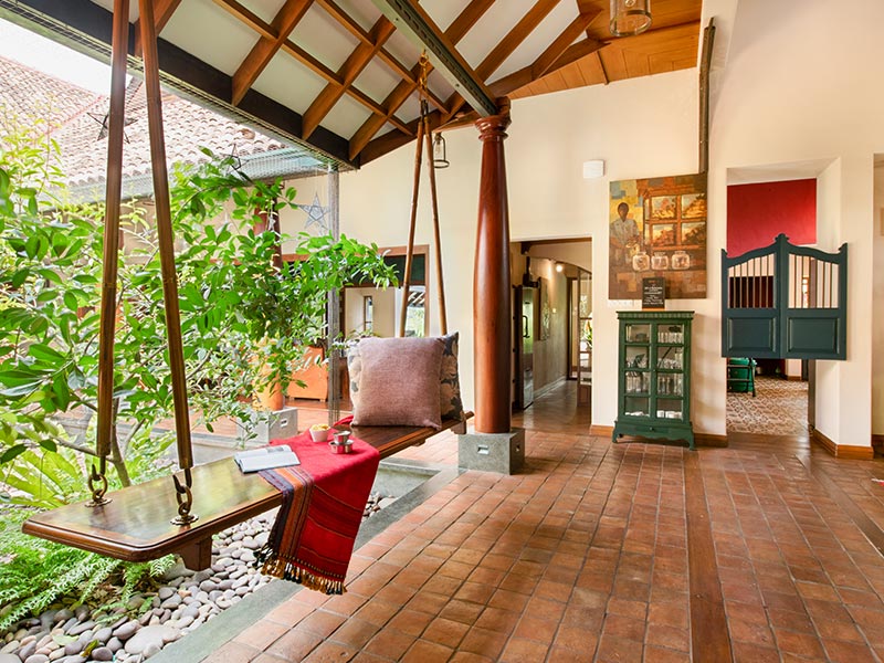 Open Sitting Room With Swing - Beautiful Homes