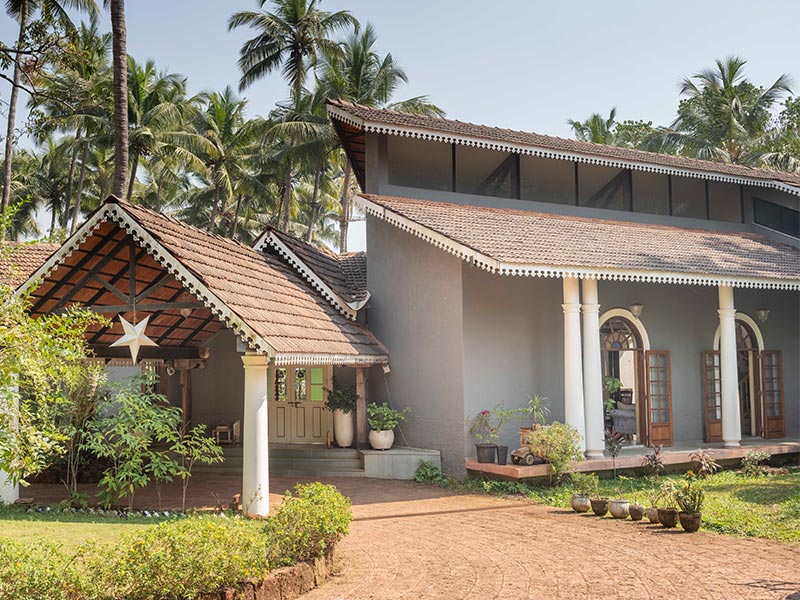 Vintage white house design – Beautiful Homes