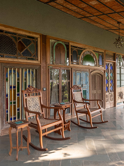 Brown chairs for your exteriors – Beautiful Homes