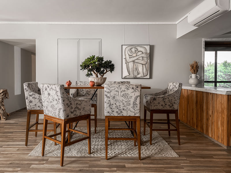 Dining room with split air conditioner – Beautiful Homes