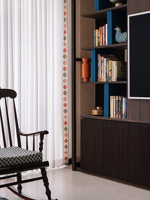 Bookshelf in family lounge design ideas – Beautiful Homes