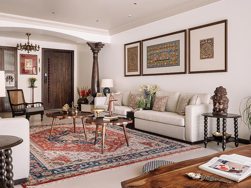 Pillars in the living room – Beautiful Homes