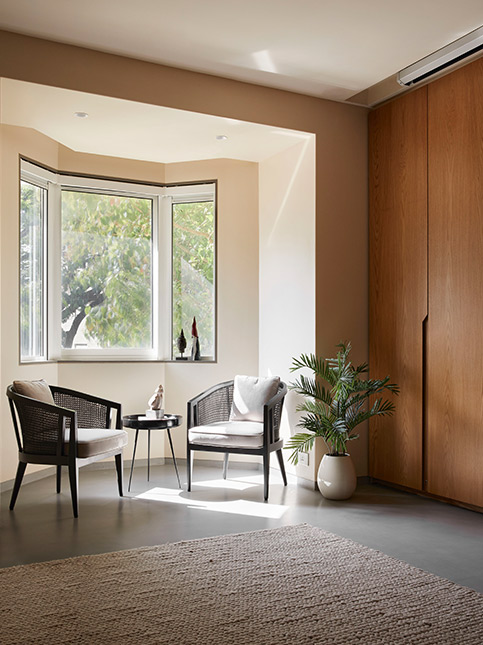 Beautiful Sitting Space Near Window - Beautiful Homes