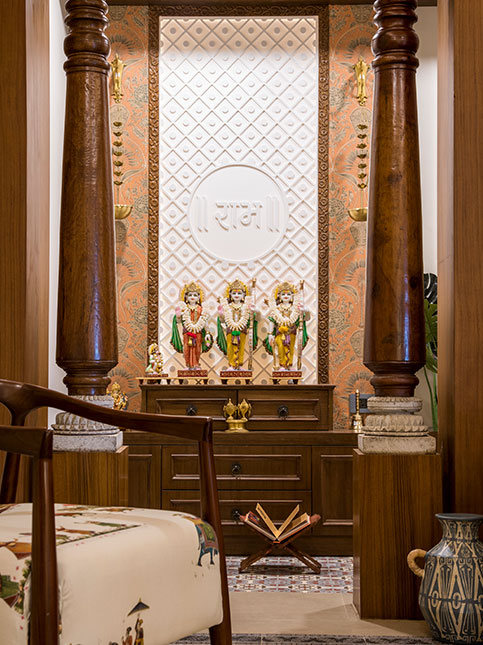 Carved wooden pillars – Beautiful Homes