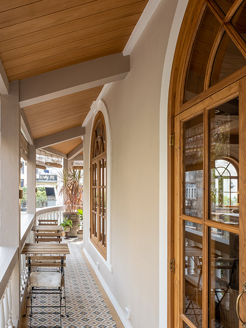 Beautiful Outdoor Passage with Seatings - Beautiful Homes