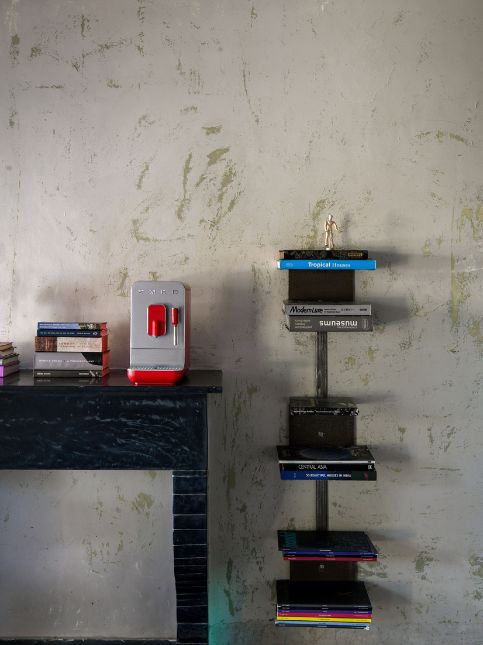 Chic black table design – Beautiful Homes