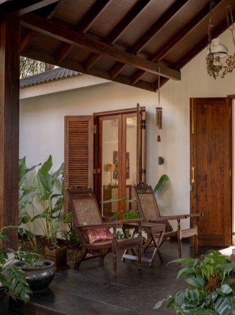 Simple Wooden Sit Out In Bungalow - Beautiful Homes