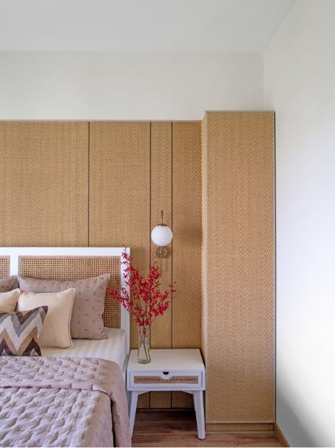 Large Wooden Wall Panel Attached To Headboard - Beautiful Homes