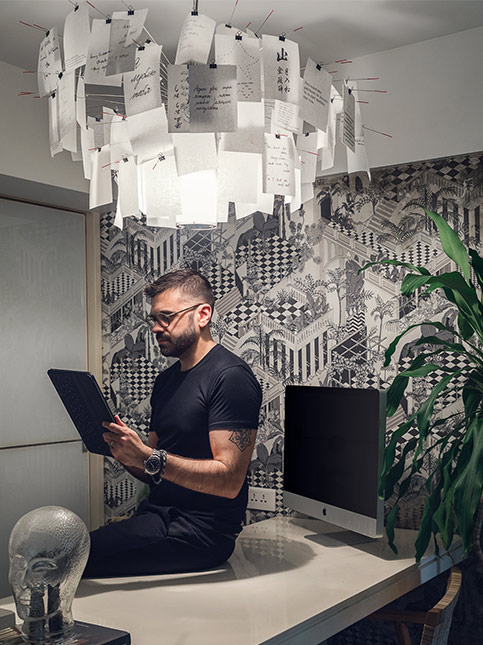 Bold black wall design - Beautiful Homes