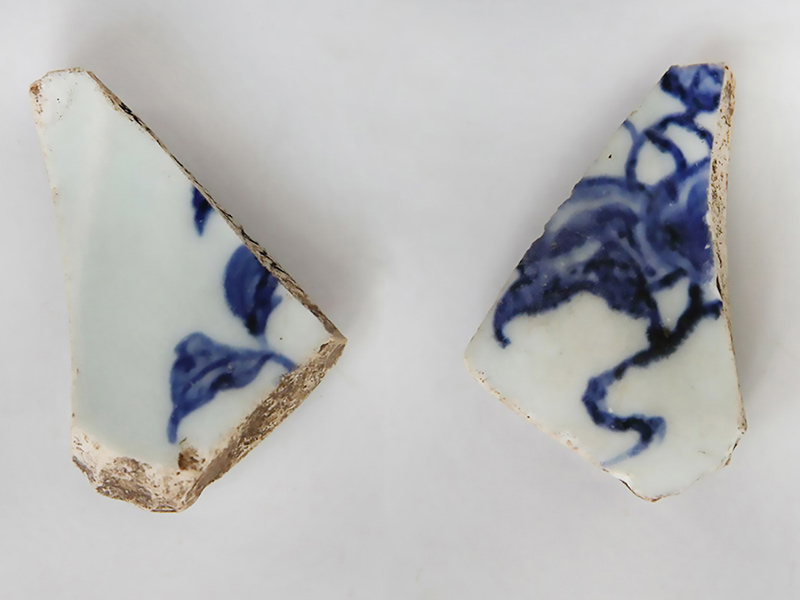 Shiny porcelain piece – Beautiful Homes