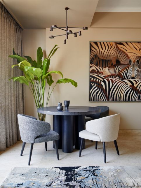 Circular Italian marble dining table - Beautiful Homes