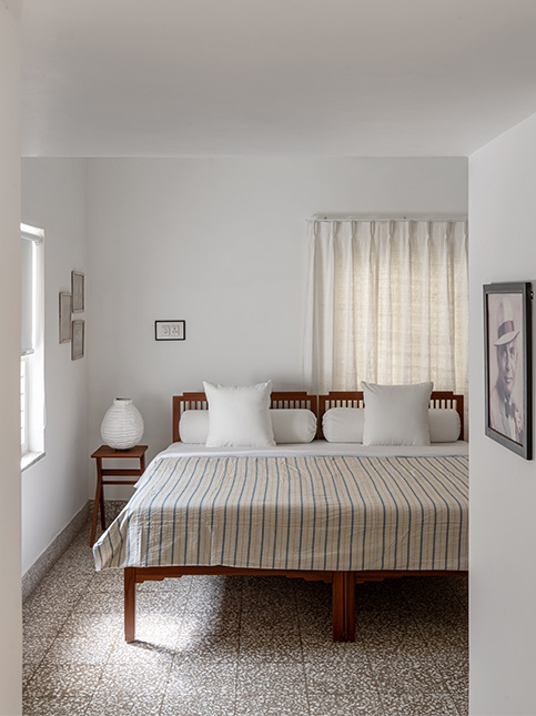 Simple Bedroom Flooring Design - Beautiful Homes