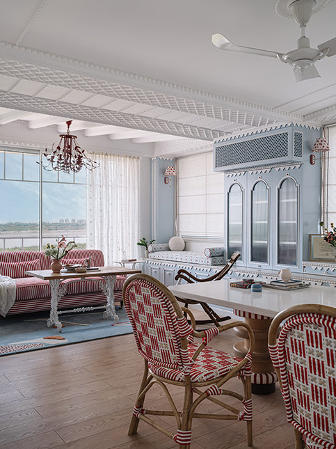 Lovely White Ceiling With White Intricate Detailing - Beautiful Homes