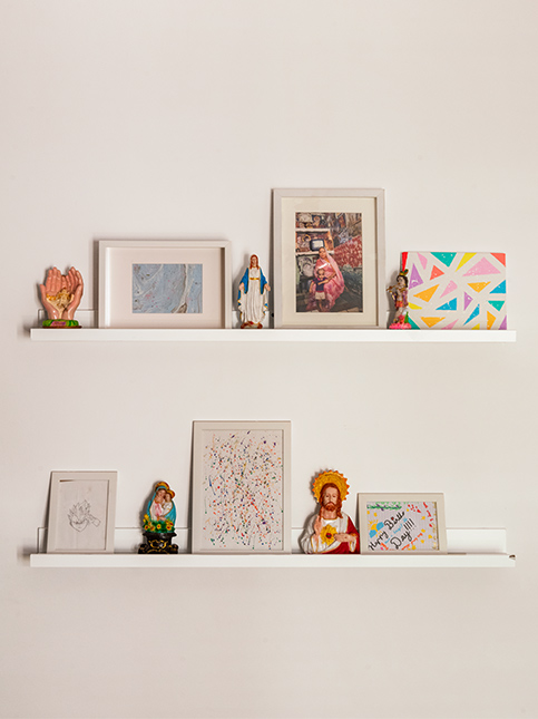 Simple open shelf wall design - Beautiful Homes