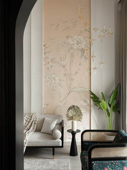 Thin & Black Circle Corner Table - Beautiful Homes