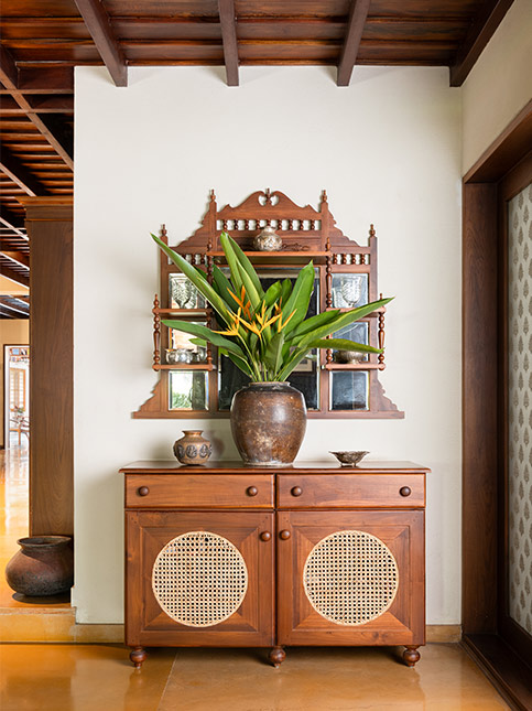 Wooden cabinet for foyer – Beautiful Homes
