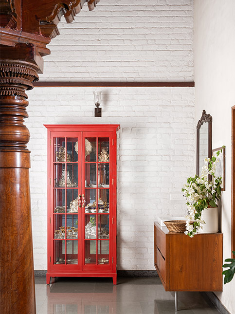 Dining room red cabinet design – Beautiful Homes