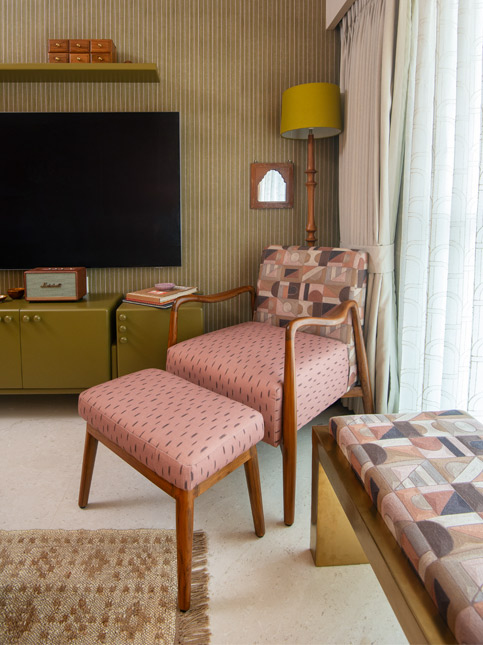 Striped TV backdrop – Beautiful Homes