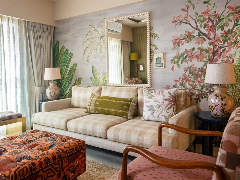 Floral wallpaper in living room – Beautiful Homes
