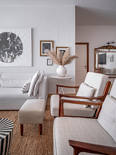 Living Room with Pampas Grass Décor in White Vase - Beautiful Homes