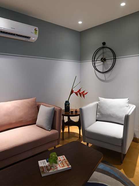 Simple Circle Metal Ring Wall Clock in Black - Beautiful Homes