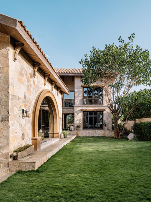 Peaceful And Spacious Home Backyard - Beautiful Homes