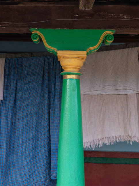 Ornamented wooden pillars – Beautiful Homes