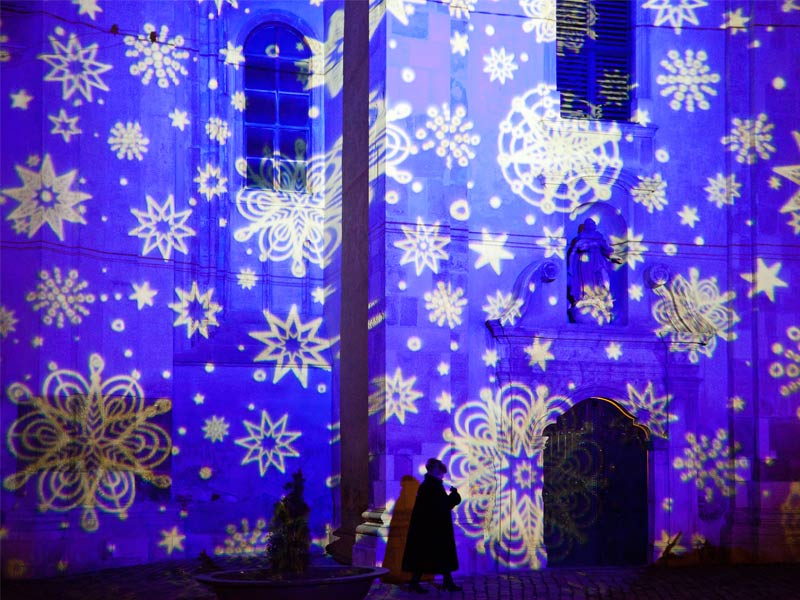 Blue projection lighting – Beautiful Homes