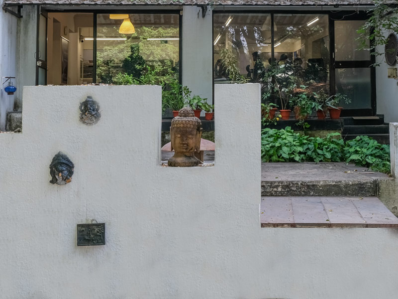 Front pillar design with Buddha statute - Beautiful Homes