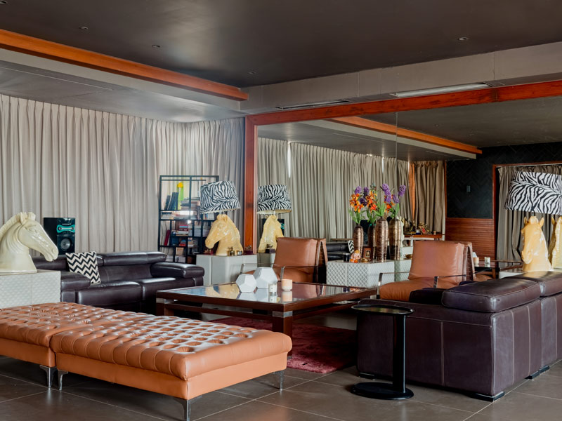 Living room design with leather sofa - Beautiful Homes