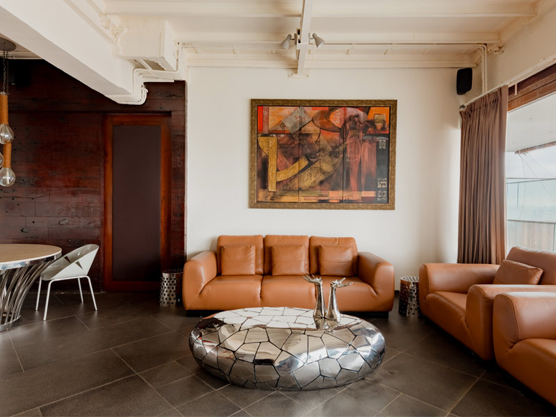 Sitting room design with unique center piece - Beautiful Homes