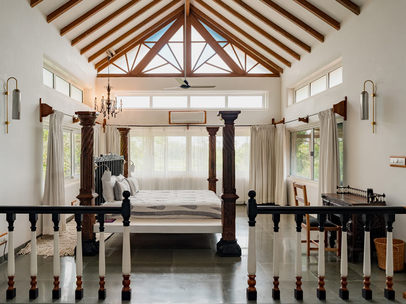 High ceilings with exposed beams – Beautiful Homes