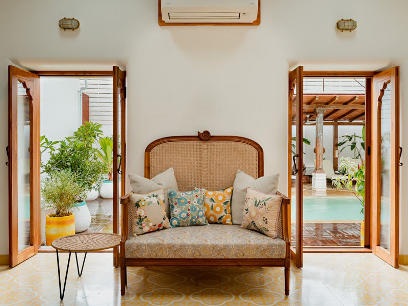 Vintage style loveseat with floral cushions – Beautiful Homes