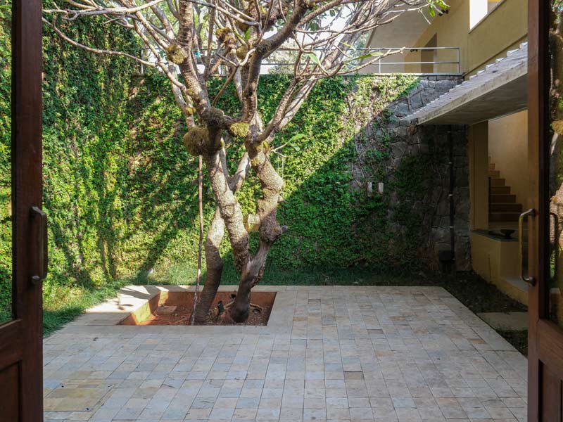 House on the ridge courtyard – Beautiful Homes