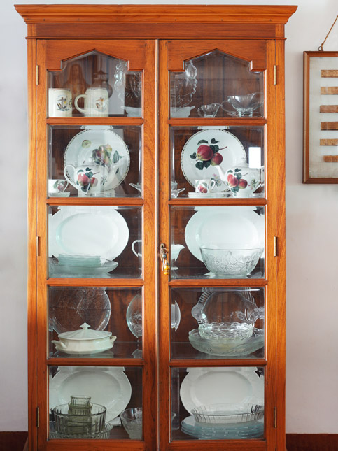 Crockery cupboard with glass and porcelain utensils - Beautiful Homes
