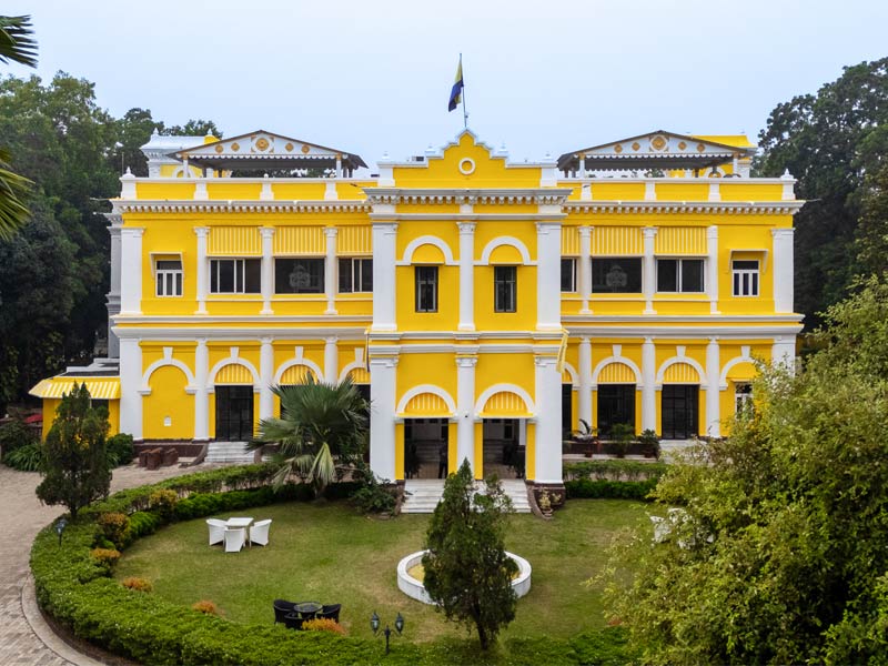 Vibrant yellow exterior house design - Beautiful Homes