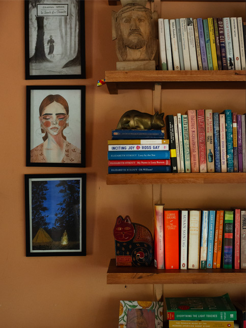 Floating bookshelf - Beautiful Homes