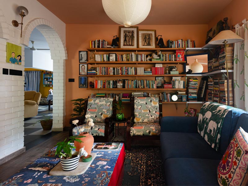 Sitting room with arched entrance - Beautiful Homes