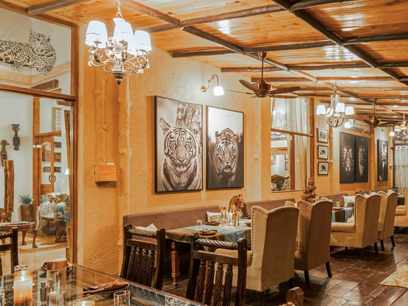 Rustic and Elegant Wood Finish Restaurant - Beautiful Homes