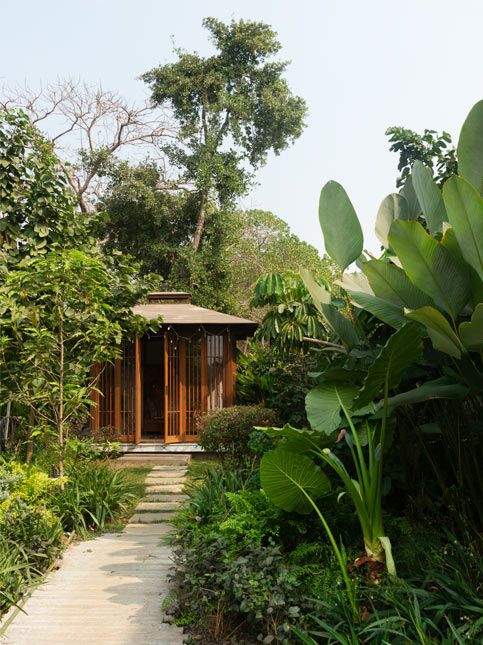 Temple with Garden Design - Beautiful Homes